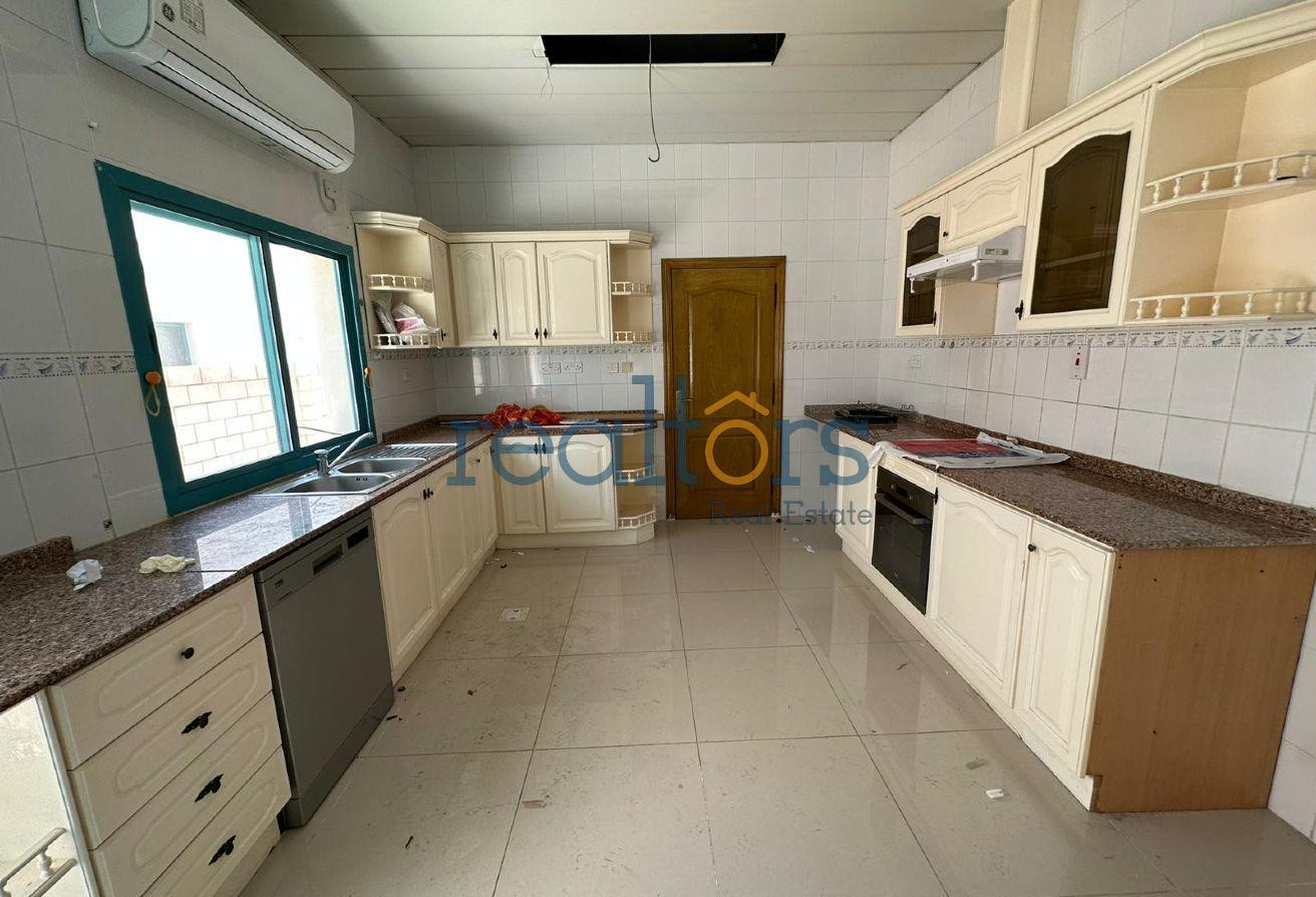 SPACIOUS 4BR plus Maid / Semi Furnished / Aziziyah - Compound Villa in Al Numan Street