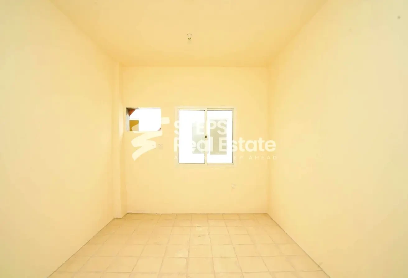 66 Rooms with Warehouse for Sale in Industrial - Labor Camp in Industrial Area