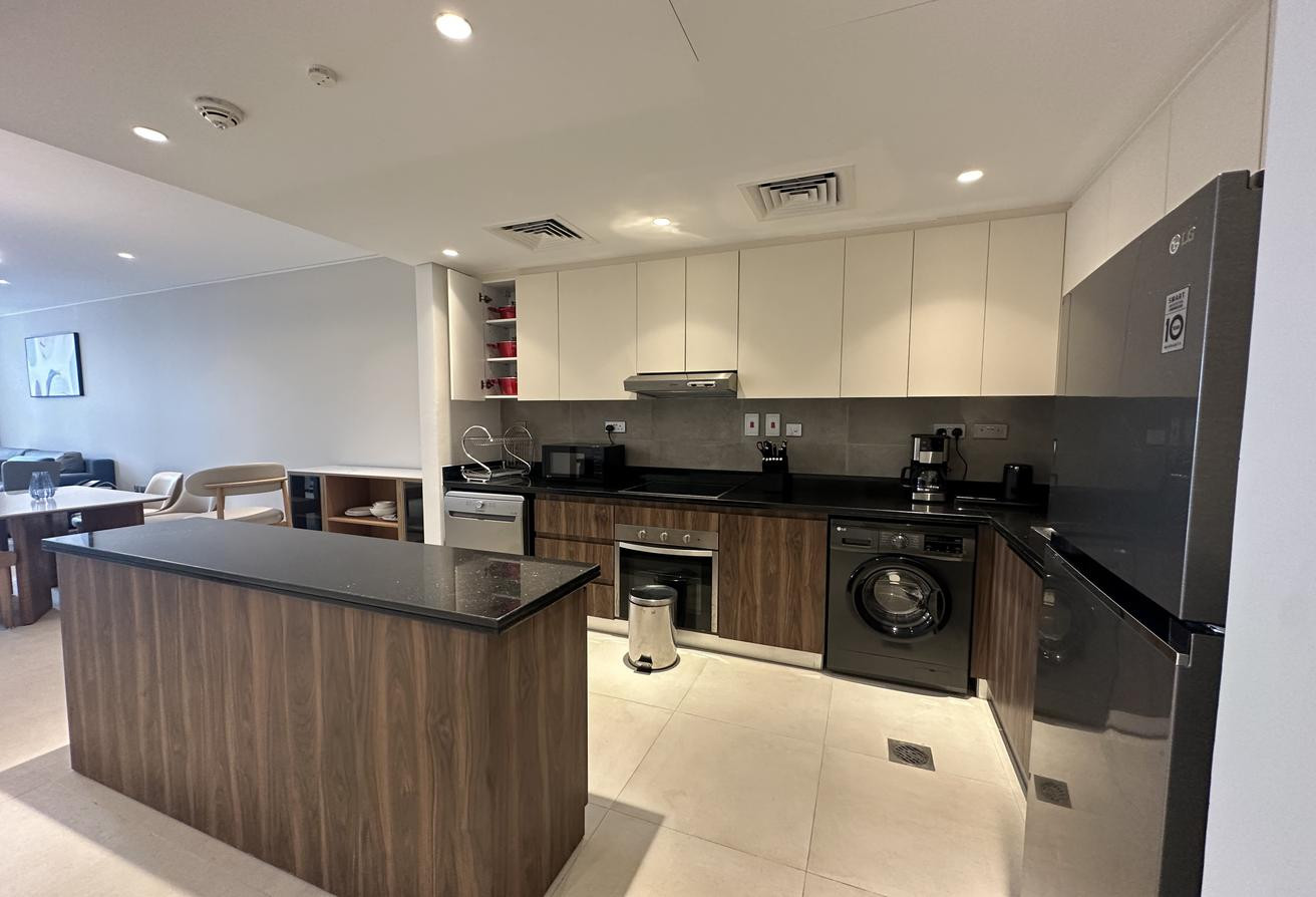 FULLY FURNISHED STUDIO | LA PLAGE - Studio Apartment in Floresta Gardens