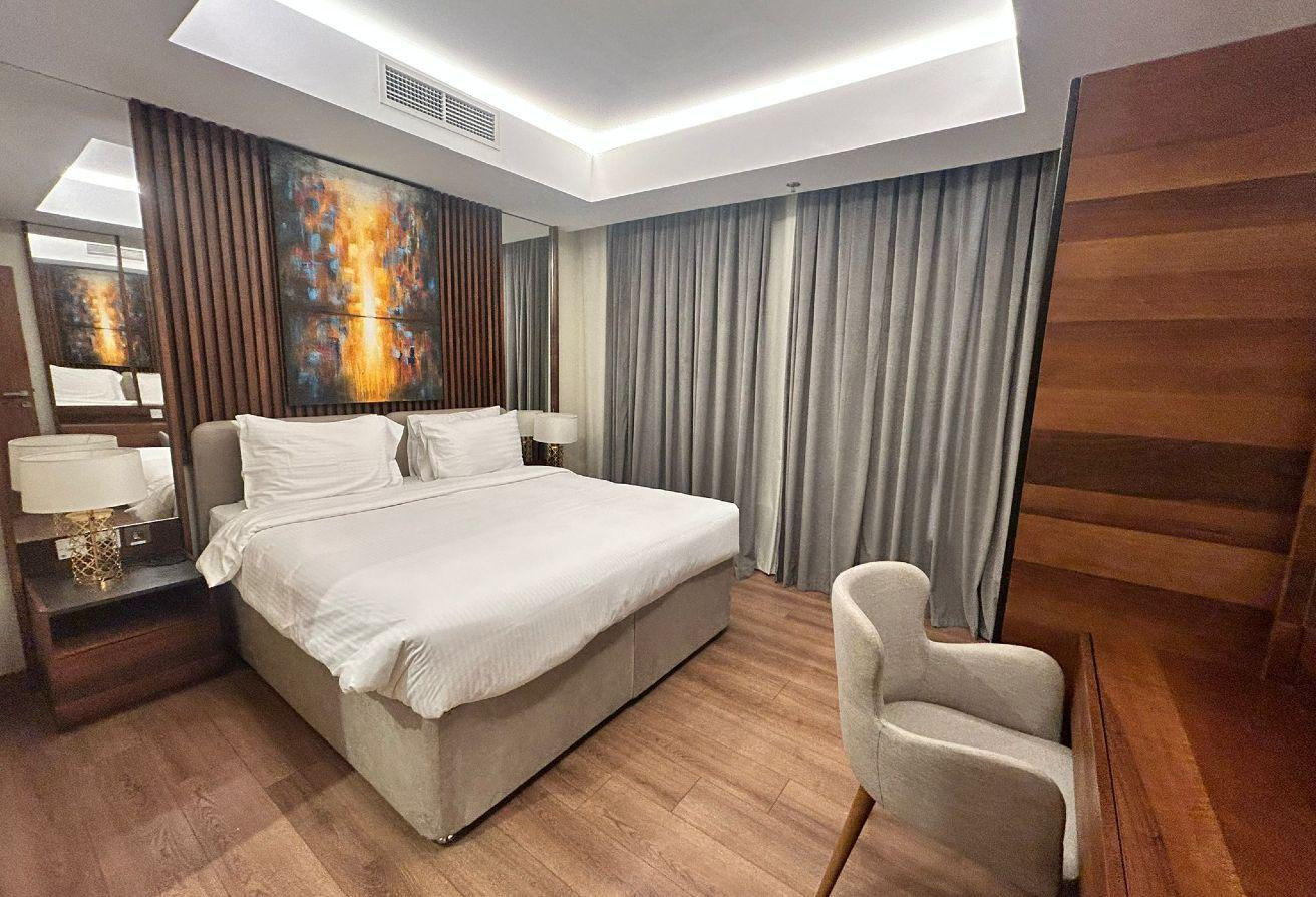 PRIME LOCATION FULLY FURNISHED NEAT SPACIOUS 1BHK - Hotel Apartments in Al Mansoura