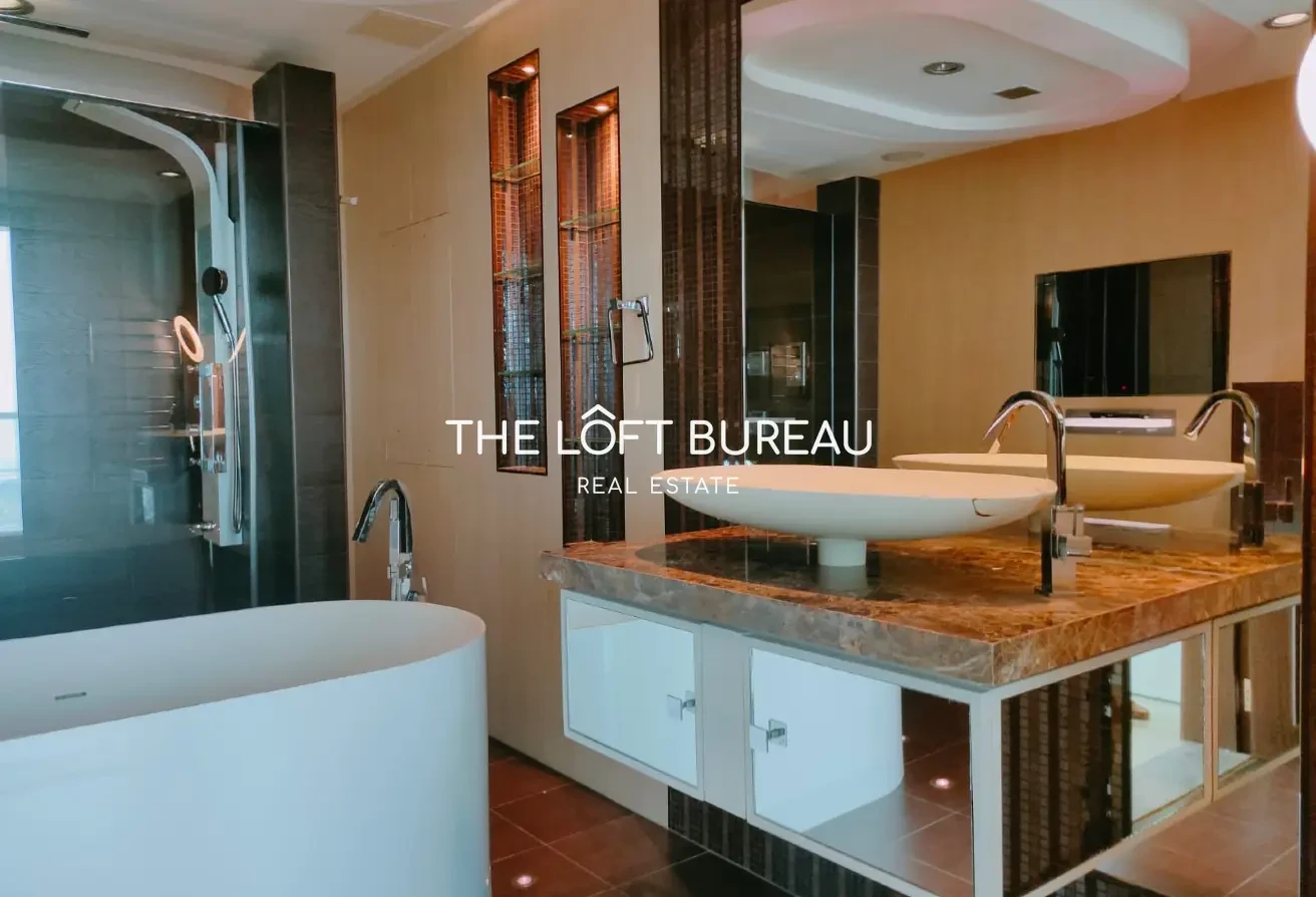 Elegant 4-Bedroom Penthouse with Marina View - Penthouse in Doha