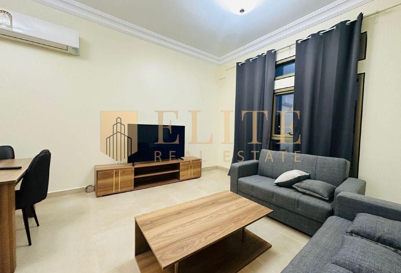 2 bedrooms flat for rent in Umm Gwalina