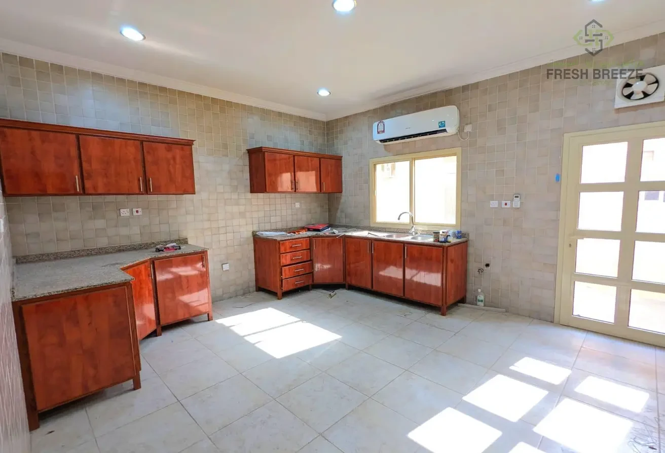 Stand Alone Villa | 5BHK | Only For Family - Villa in Tadmur Street