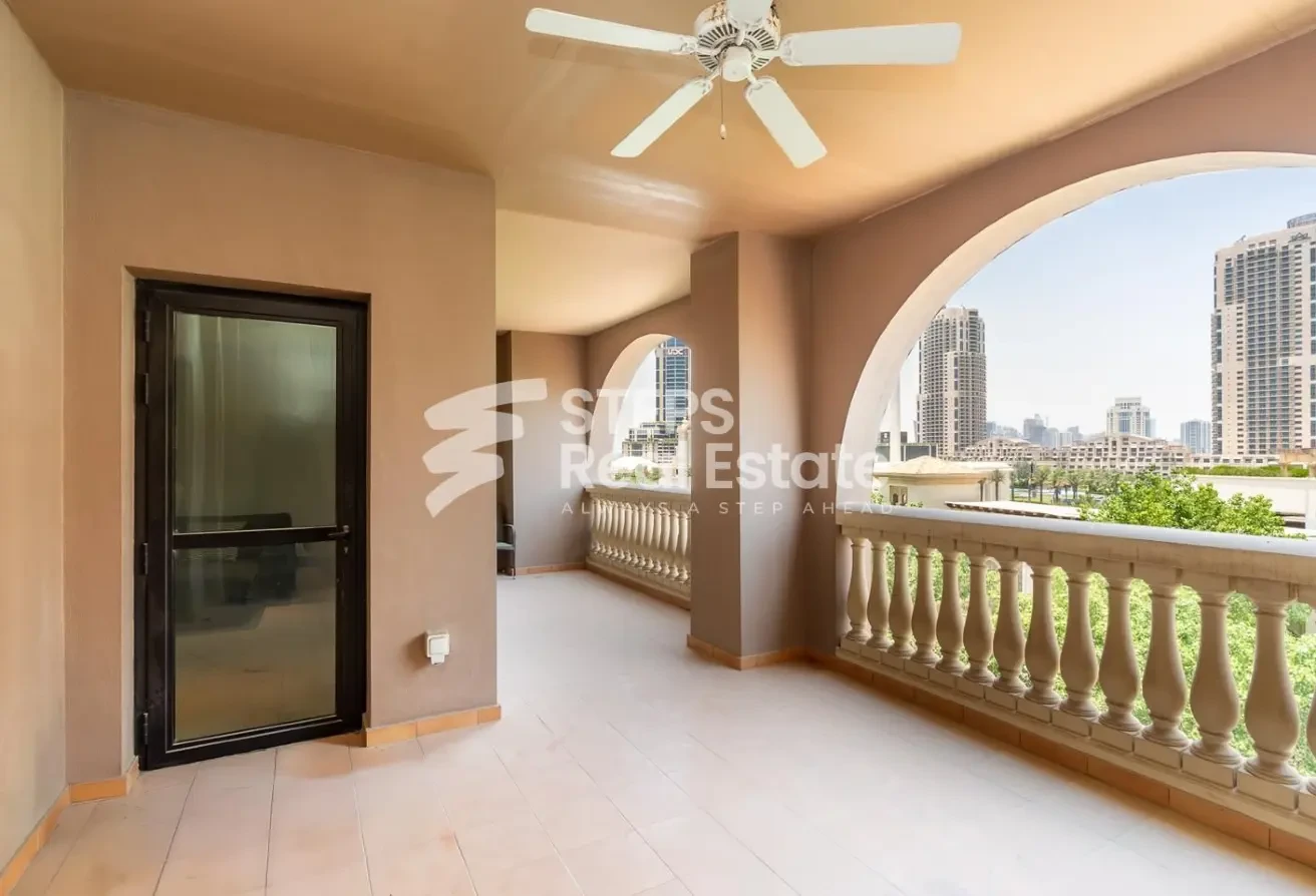 Apartment with Balcony and City View in The Pearl - Apartment in East Porto Drive