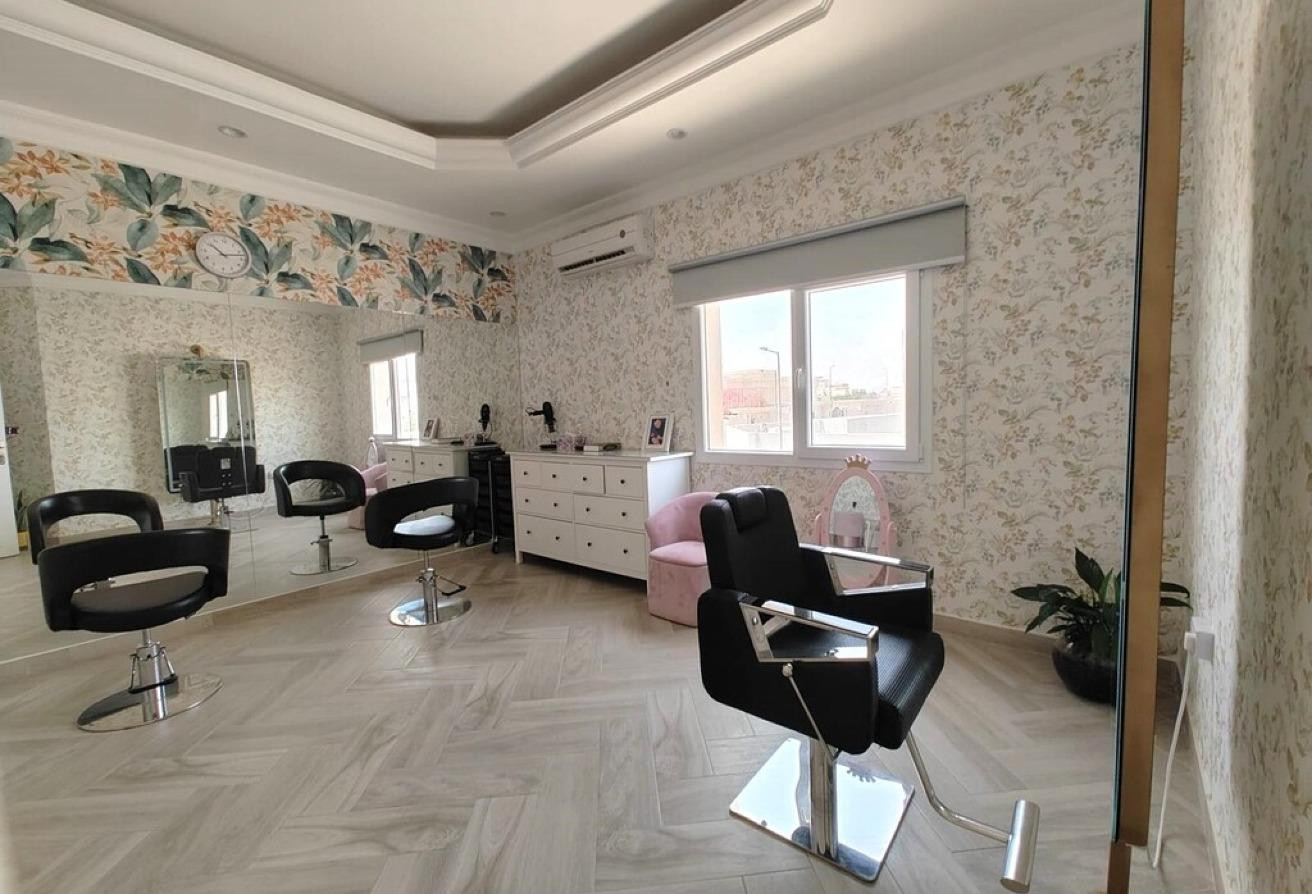 PROFITABLE BEAUTY SALON BUSINESS FOR SALE