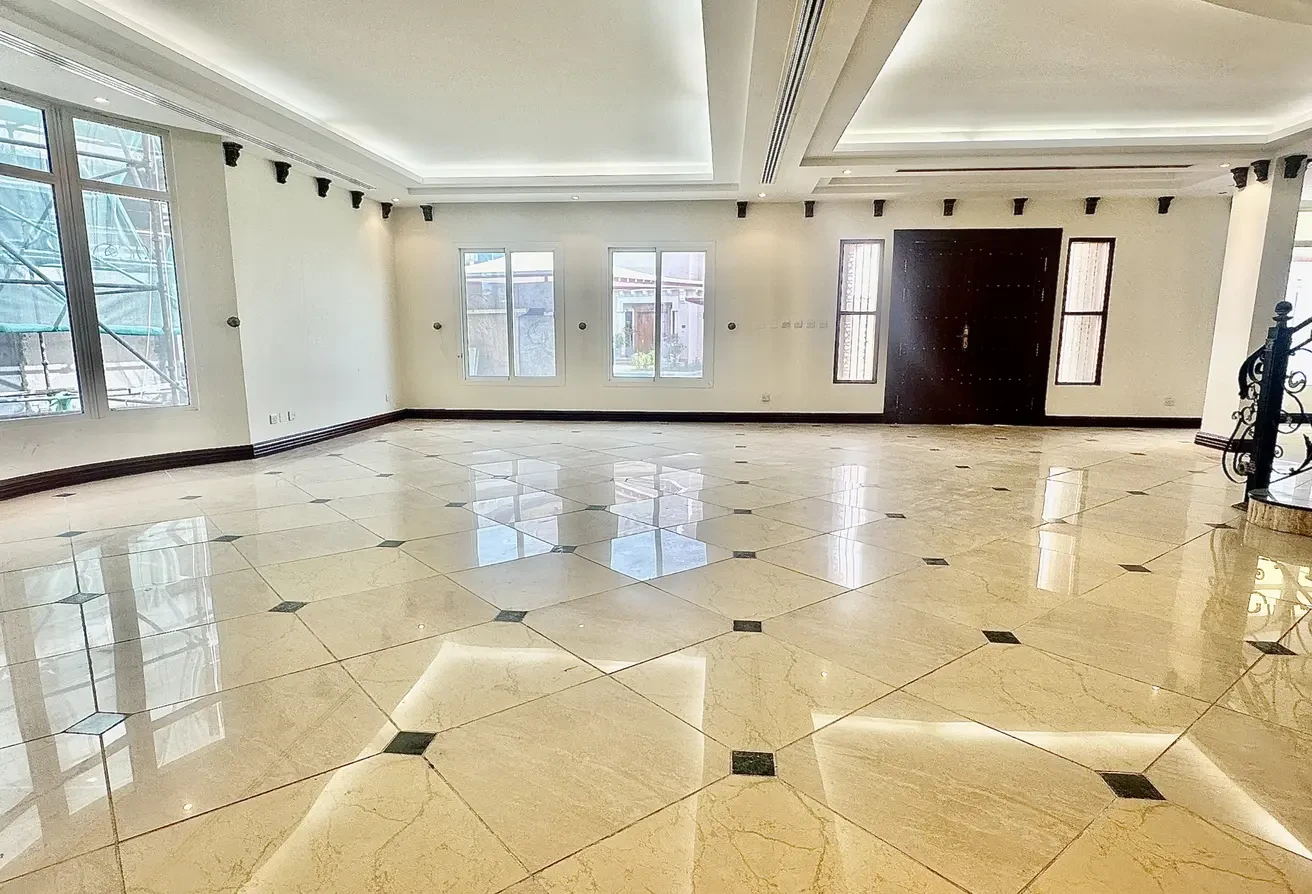 Spacious 5BHK Villa in Compound | Near Park - Villa in West Bay Lagoon Street
