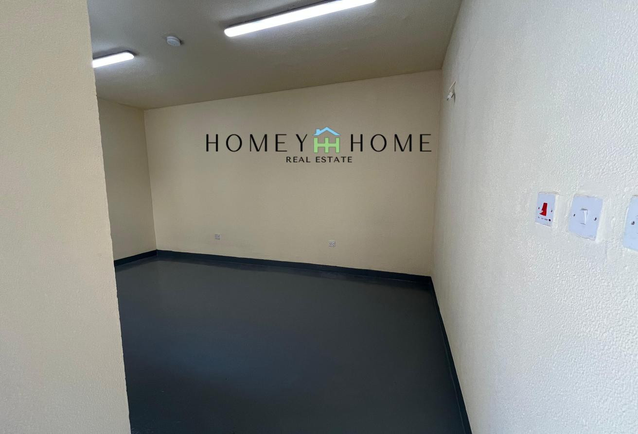 Unfurnished Villa 8bedrooms in Mukaynis - Villa in Salwa Road