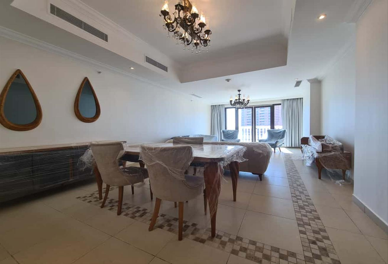 Bright FF 1 Bed + Office | Large as 2 Beds - Apartment in West Porto Drive