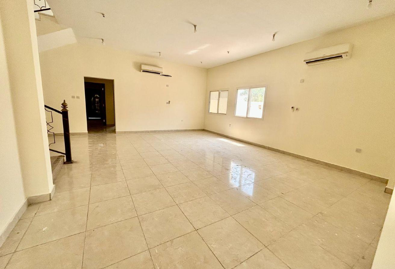 premuim location / Commertial villa for rent - Villa in Al Najda Street