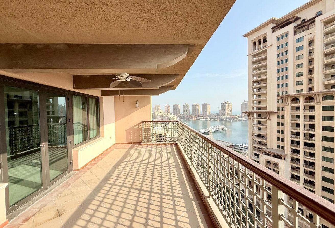 Large Balcony - Spacious 2Bedrooms - Porto - Apartment in East Porto Drive