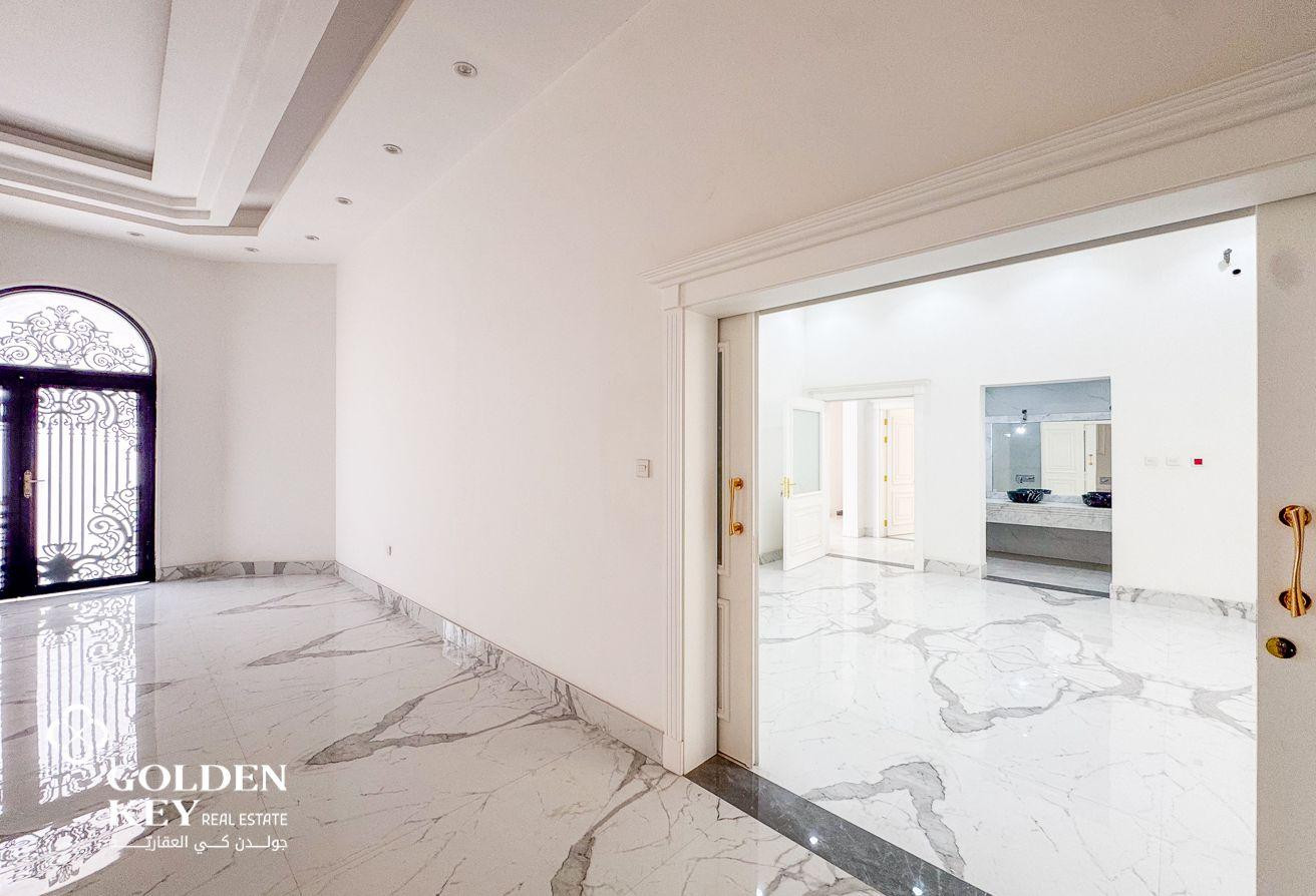 Family Use or Investment Income | Prime 8-BR Villa - Villa in Al Dafna