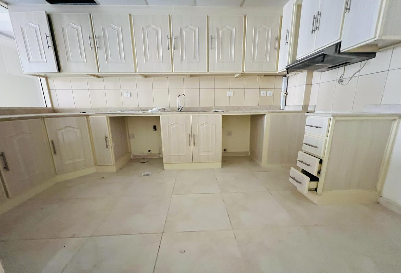 ‏Luxury 3 bedroom APARTMENT- UN FURNISHED| - Apartment in Rome Building