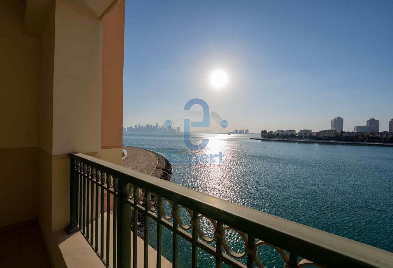 Full Sea & doha Skyline View 1BHK with 2 Balconies - Townhouse in Viva West