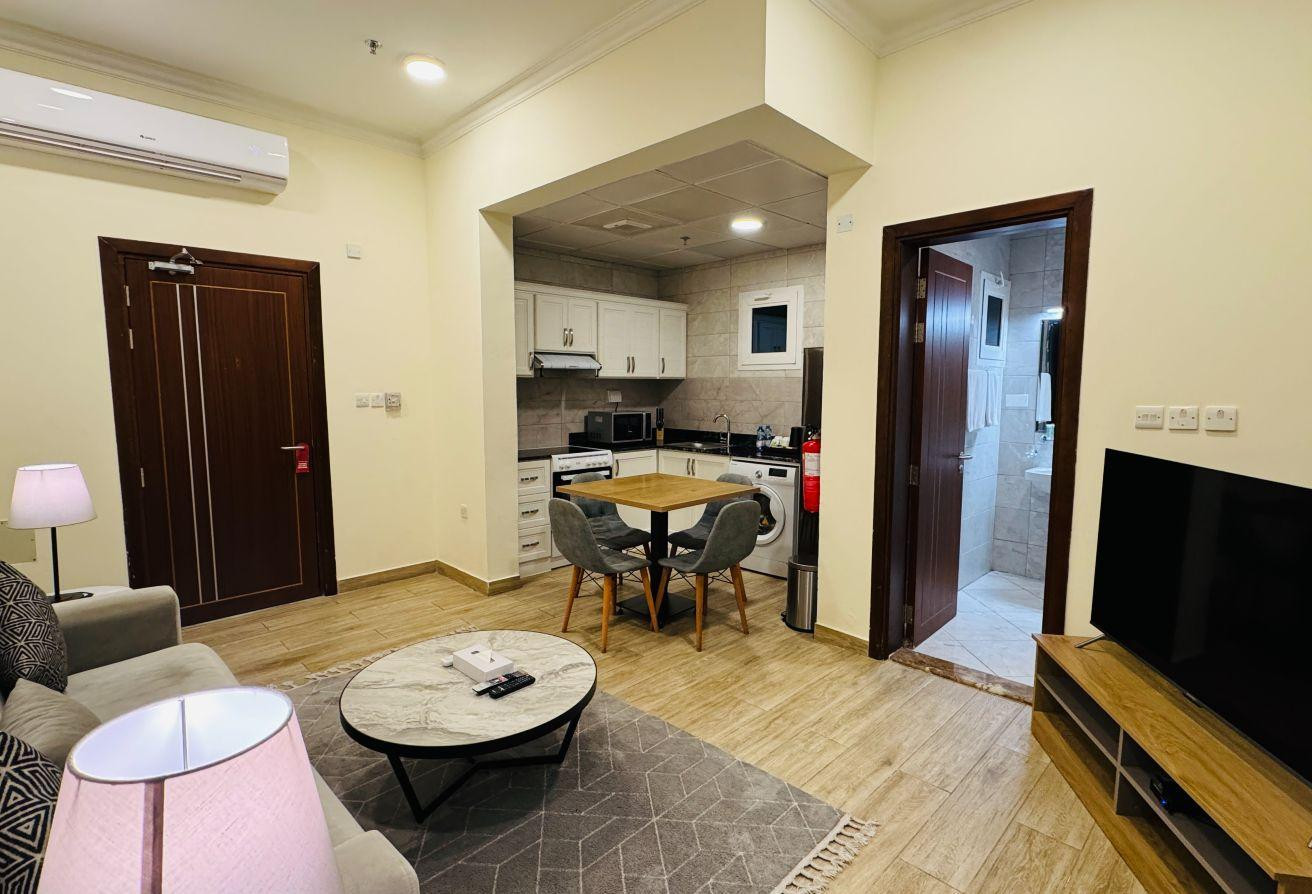 1BHK Serviced Apt | Fully Furnished with Balcony - Apartment in Old Airport Road