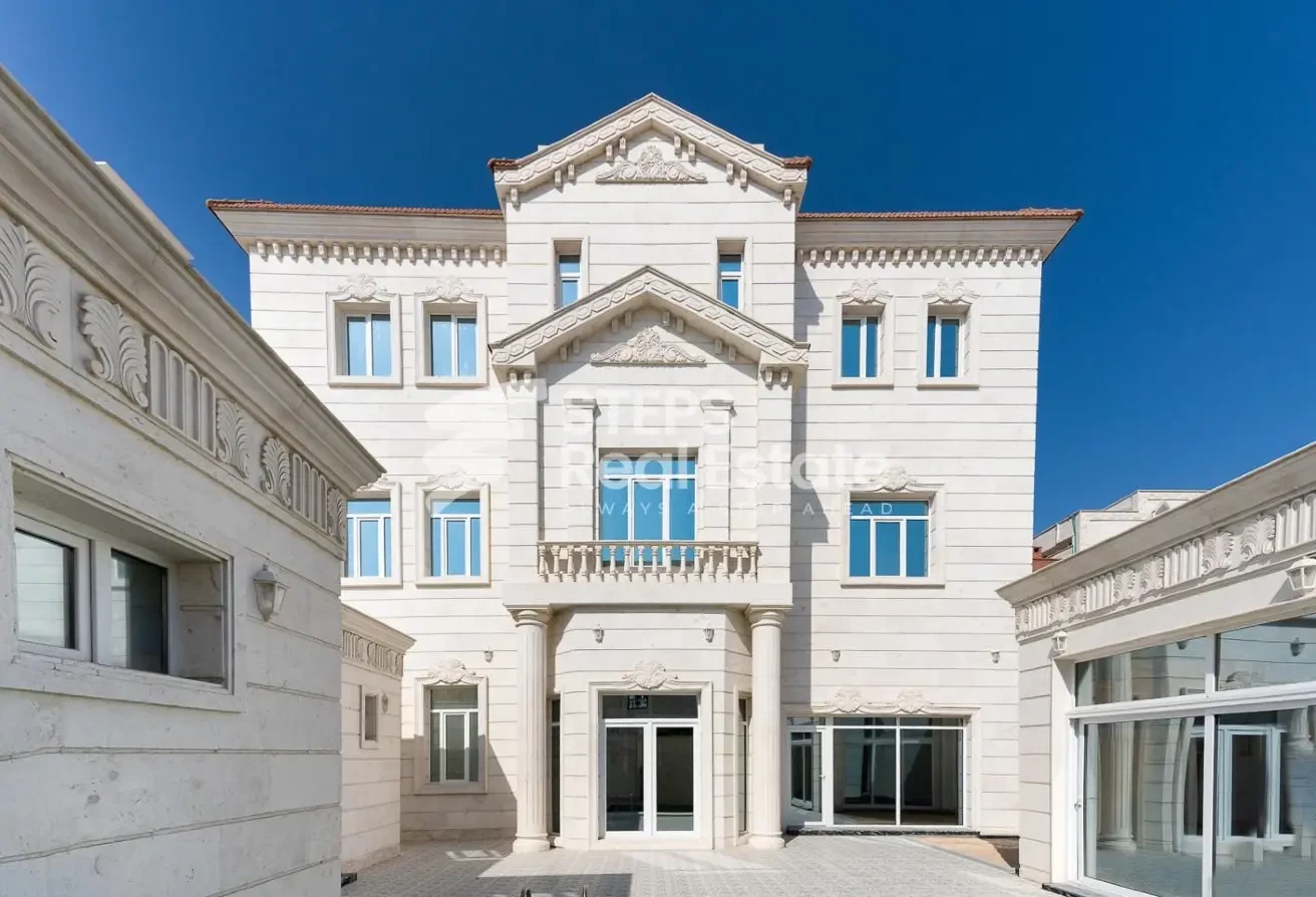 Small Palace with 3 Suites and 2 Maids Rooms - Villa in Al Kheesa