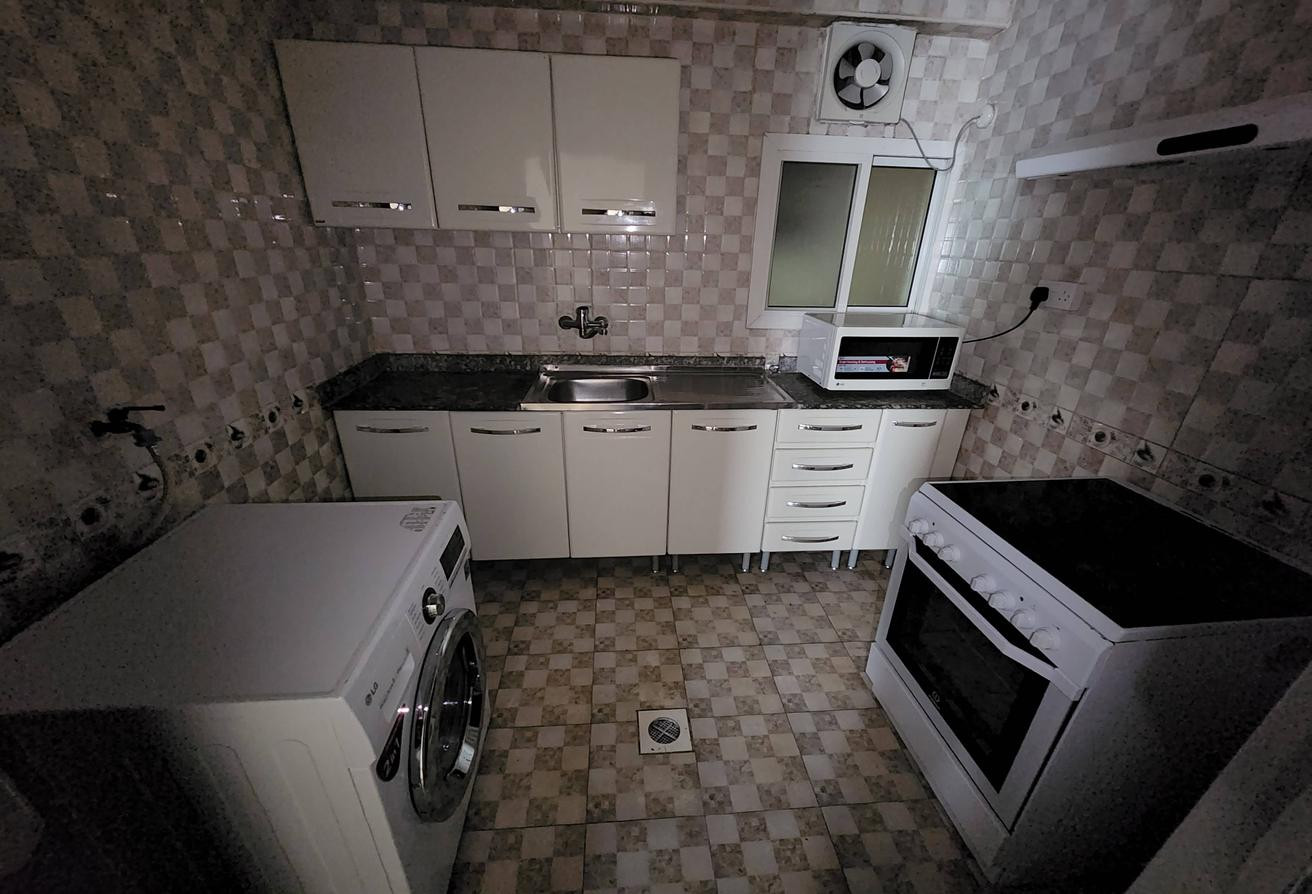 Specious fully Furnished 3BHK For Family In Ghuwai - Apartment in Umm Ghuwailina