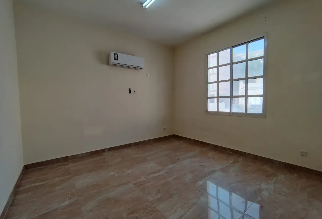 3 bhk unfurnished apartment only at 6000 - Apartment in Al Hashmi Building