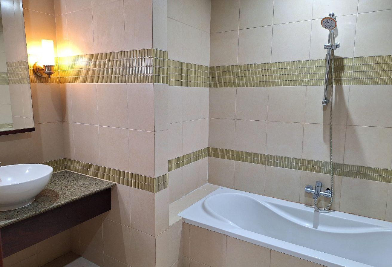 1 BED SEMI-FURNISHED 2 PARKING TITLE DEED
