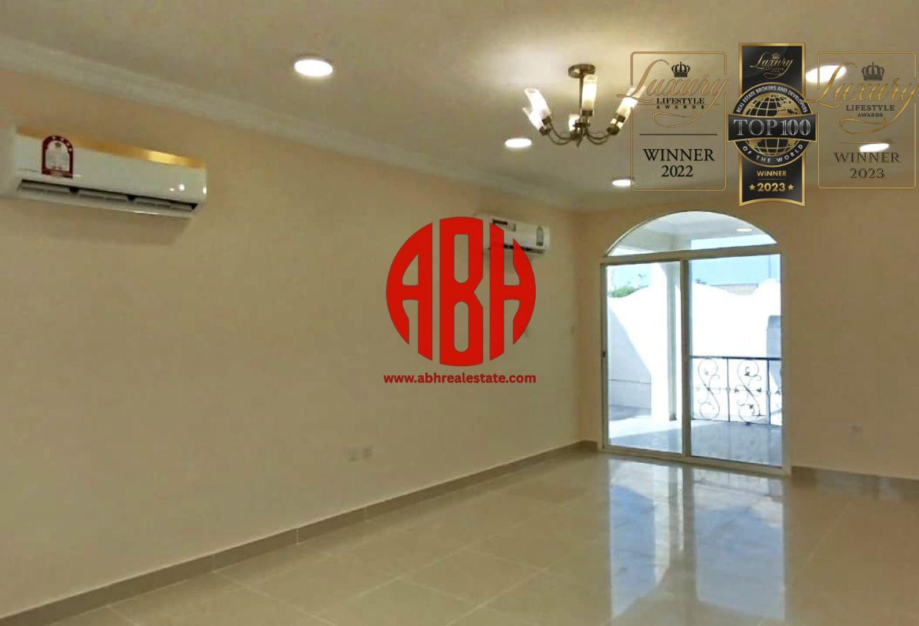 HOT OFFER | 1 MONTH FREE | 4BR + MAID FAMILY VILLA - Compound Villa in Souk Al gharaffa
