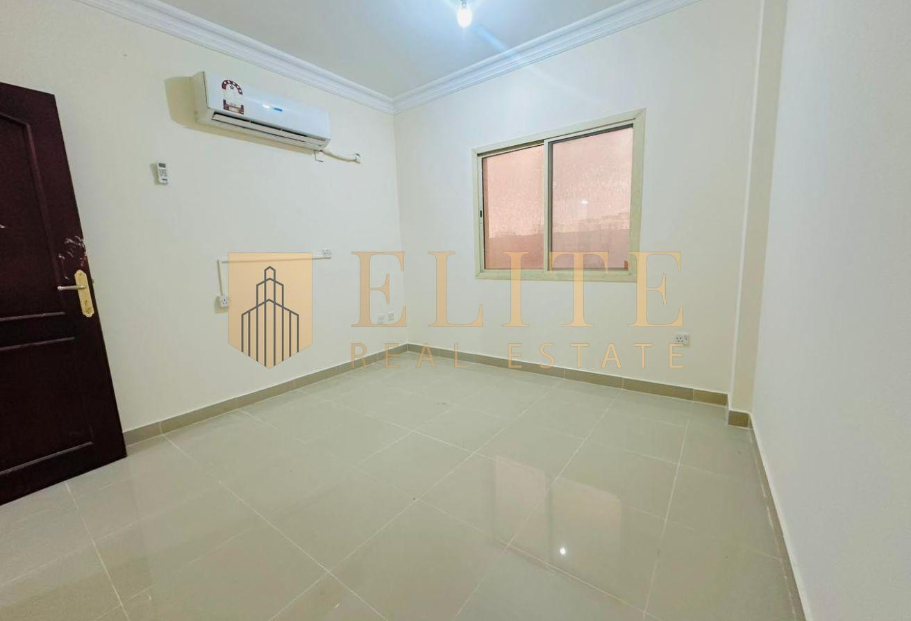 Spacious Unfurnished 1BHK | Prime Location - Apartment in Umm Ghuwailina
