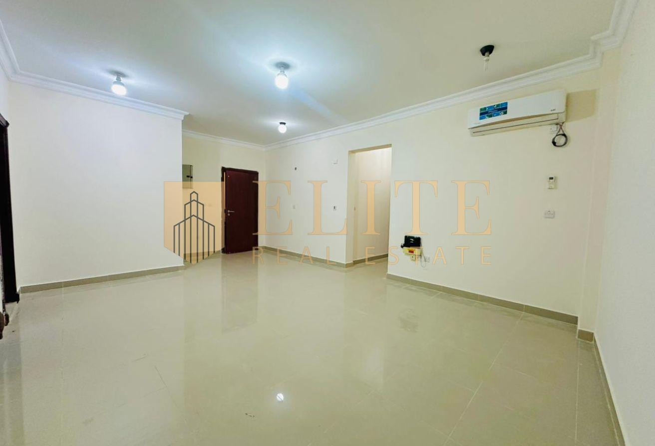 Exclusive Spacious 1BR | Prime Location Living - Apartment in Umm Ghuwailina 4