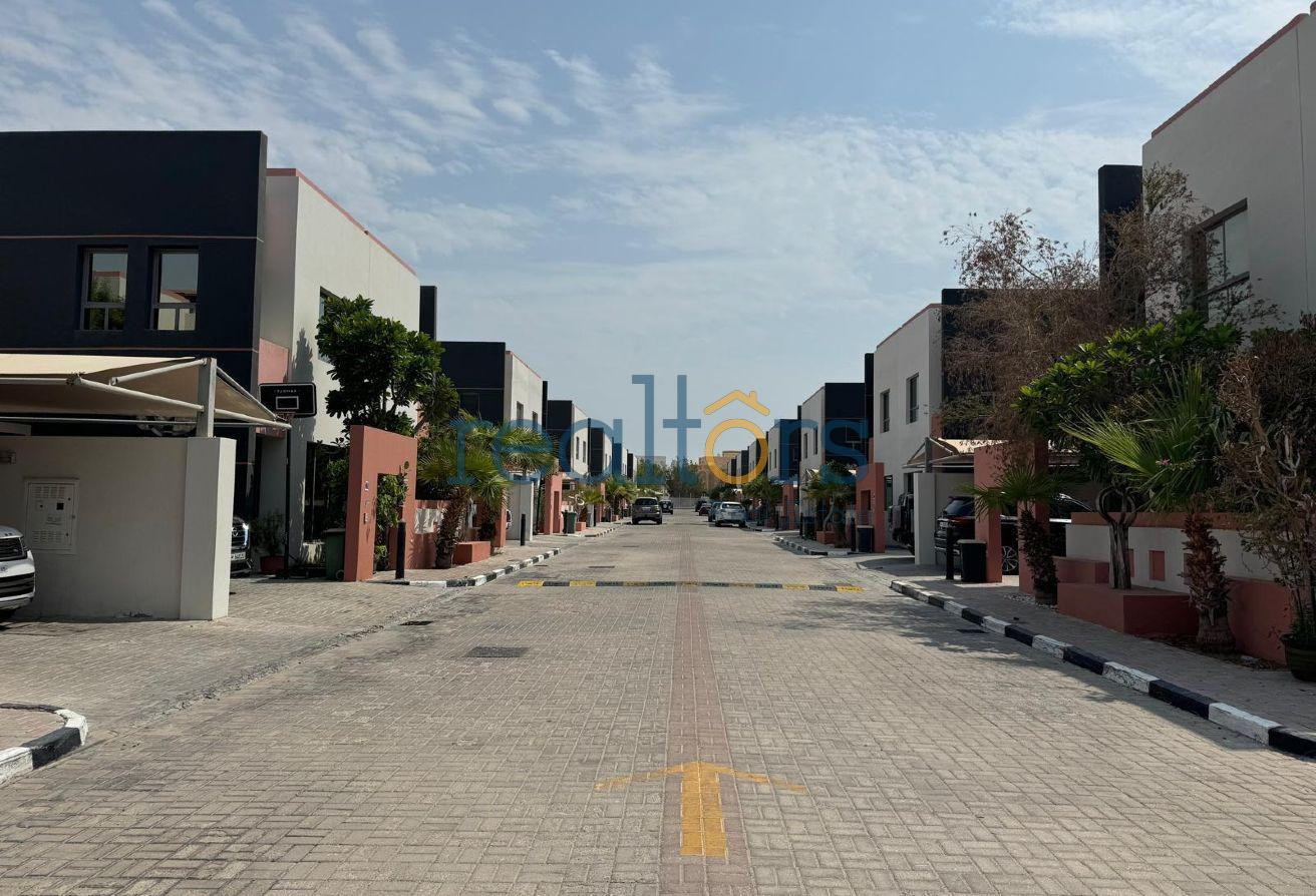 Spacious Compound Villa | Family-Friendly Living - Compound Villa in Mamoura 18