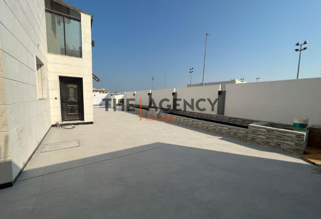 Luxury 6-Bedroom Villa for Rent/Sale in West Bay - Villa in Al Dafna