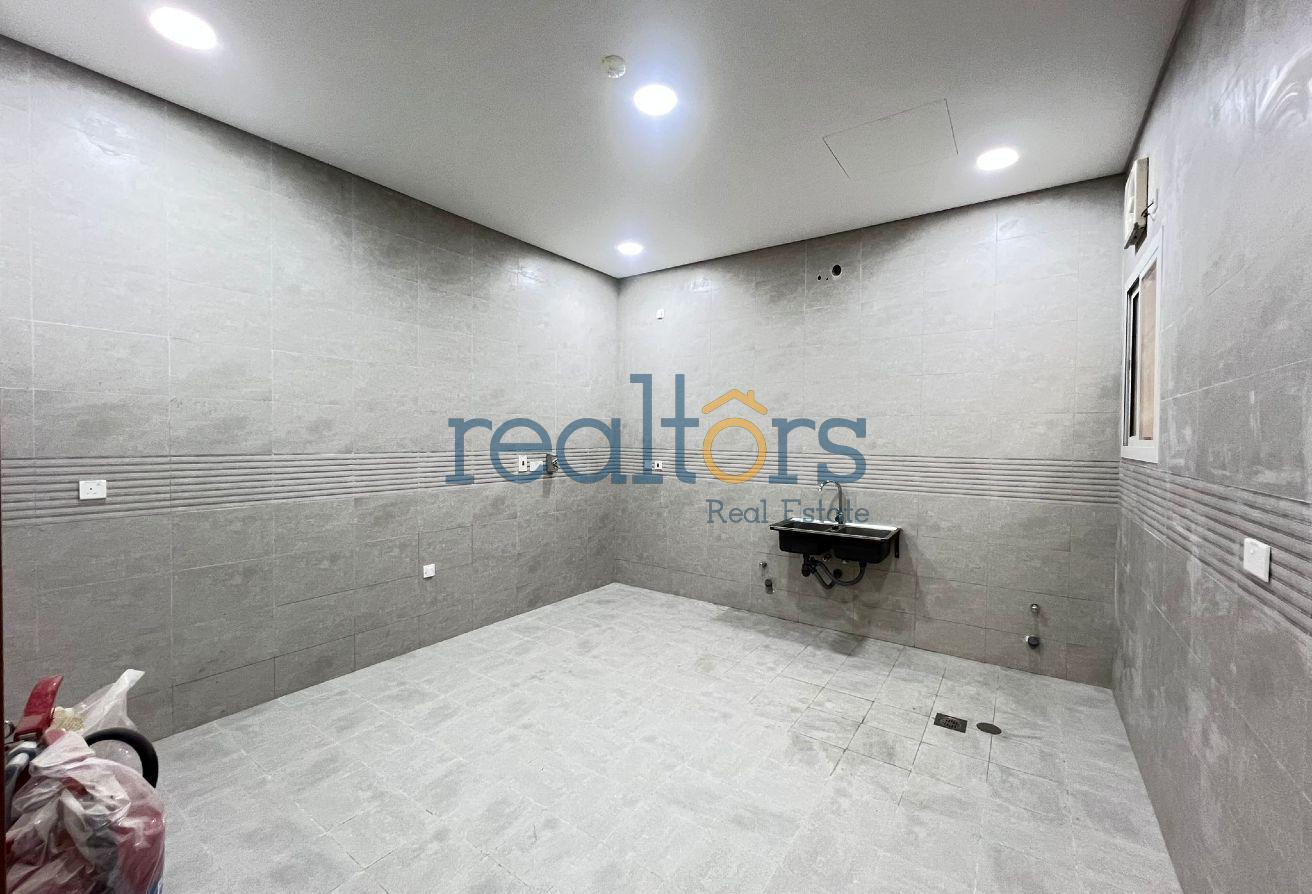 Brand New Executive Staff Villa With Lift - Villa in Izghawa