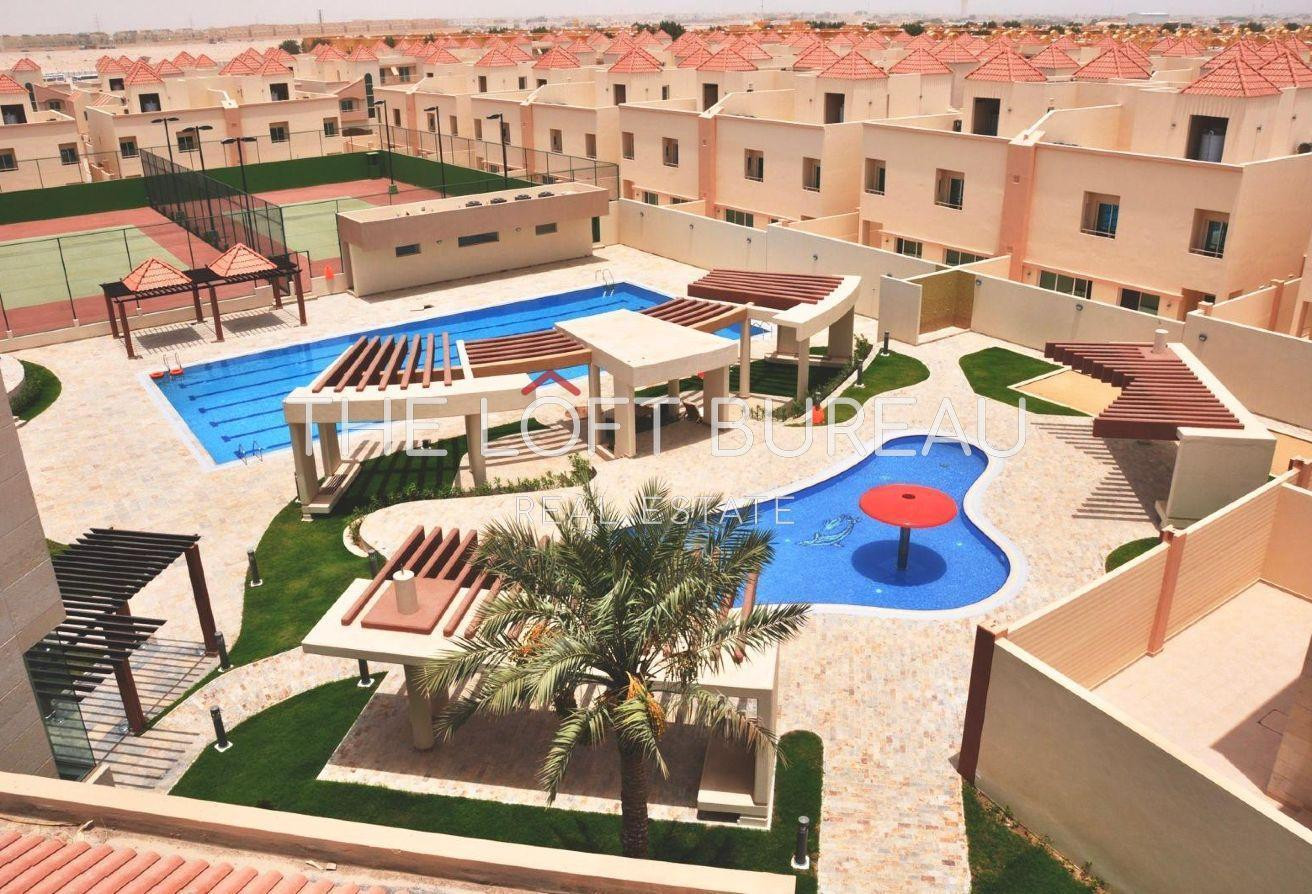 4 Bedroom Villa + Maid | Well Maintained Compound - Villa in Doha