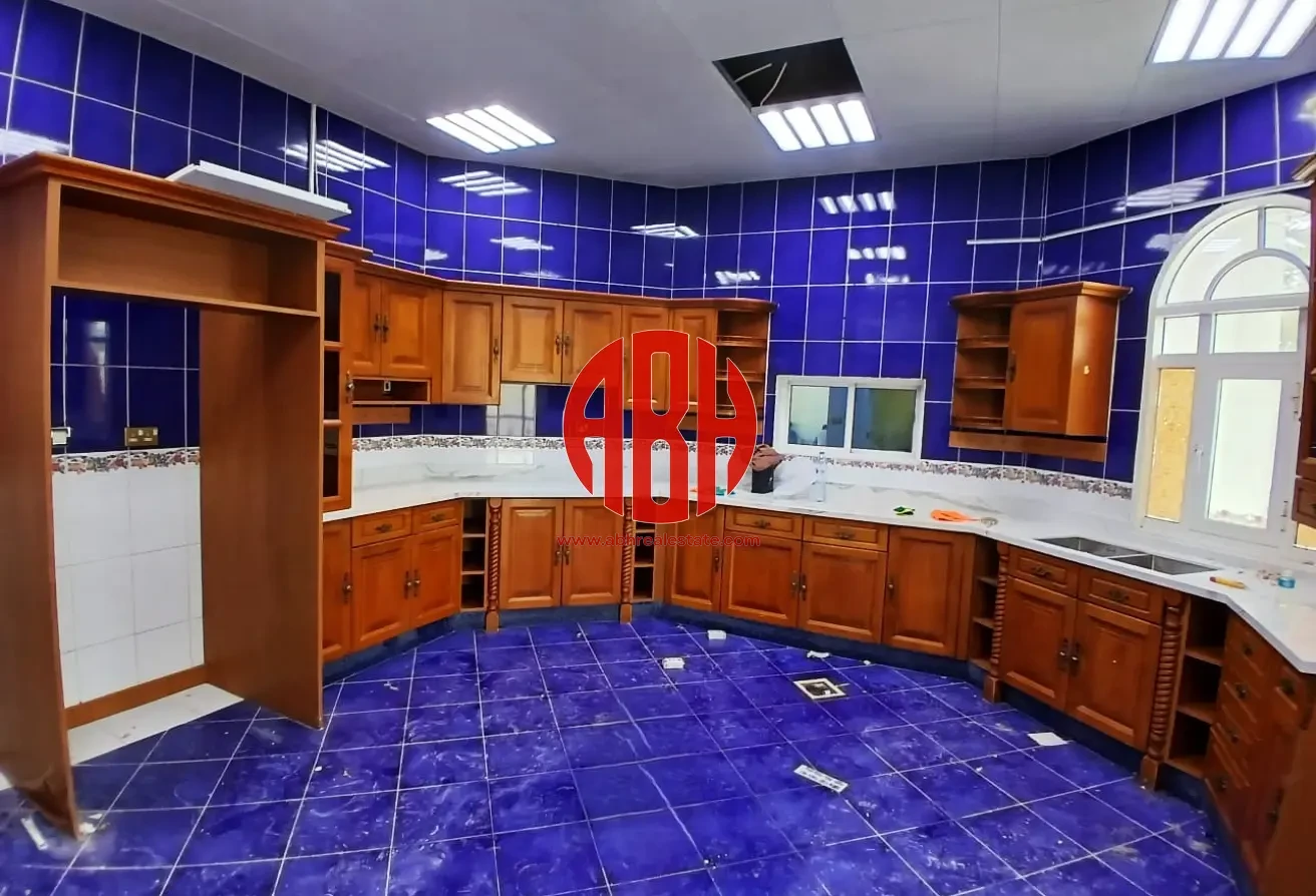 STAND ALONE VILLA | HUGE 5 BR + MAID| PRIVATE POOL - Villa in Onaiza Street