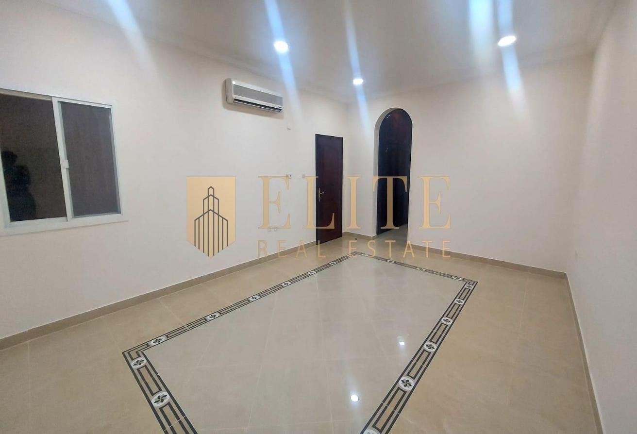 4-bedroom 5 bathroom in Duhail and 1 month free - Compound Villa in Souk Al gharaffa