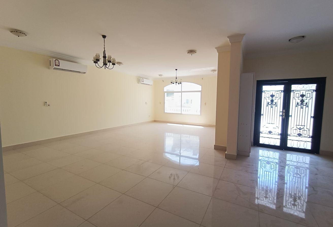 SPACIOUS 5BR COMPOUND VILLA WITH FACILITIES - Compound Villa in Doha
