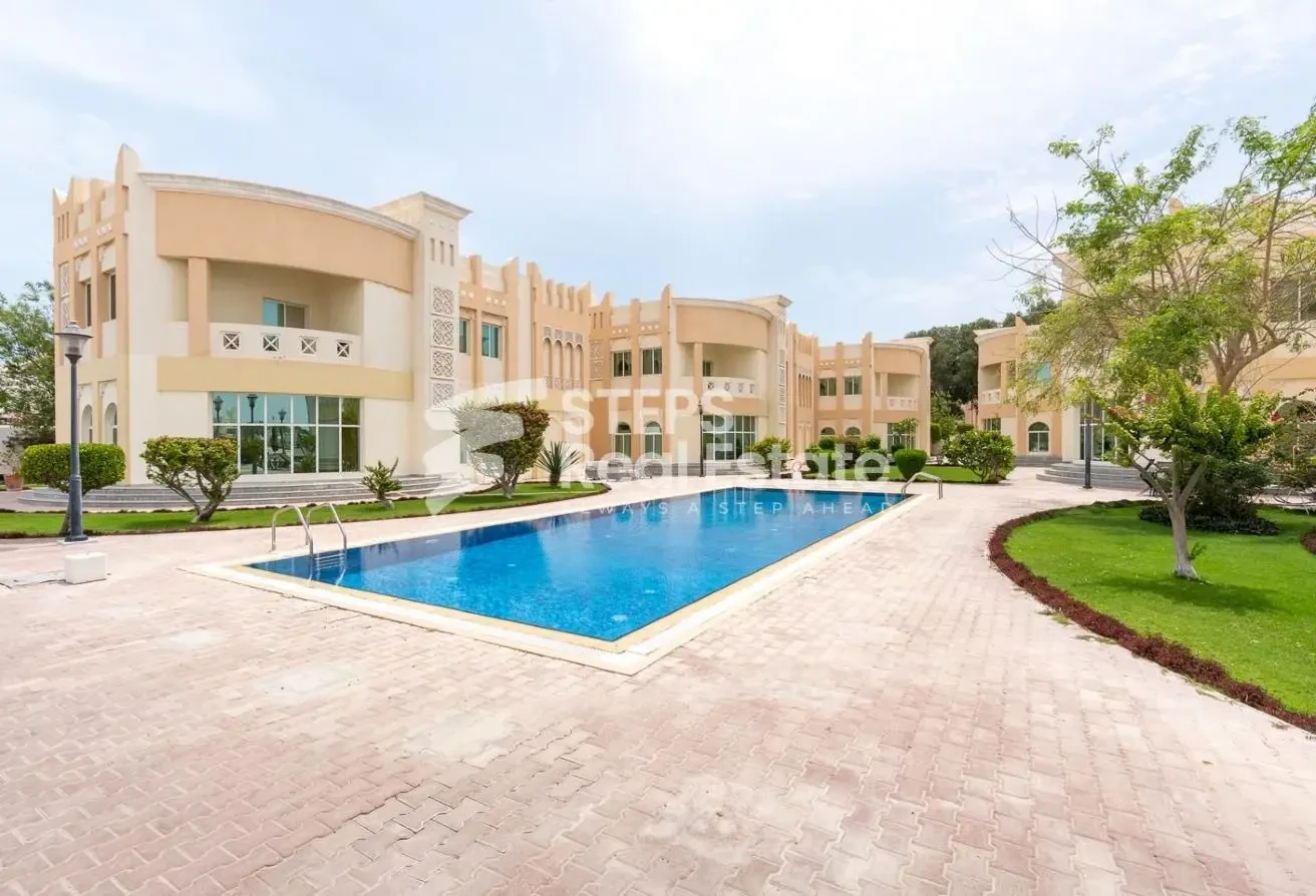 2 Months Free | Luxury 5BR Villa with Beach Access - Compound Villa in West Bay Lagoon Street