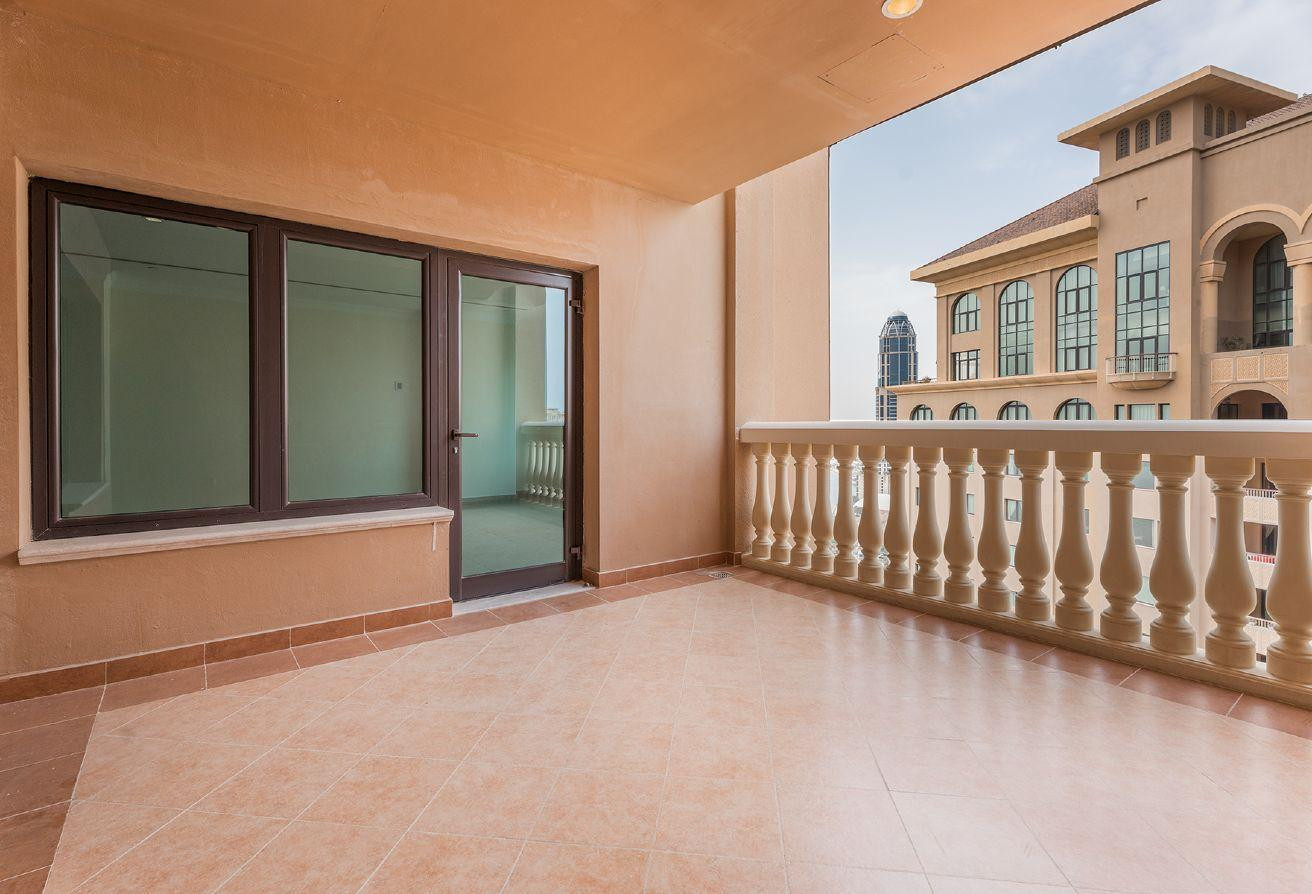 SPACIOUS 2BHK WITH LUXURIOUS FURNITURE