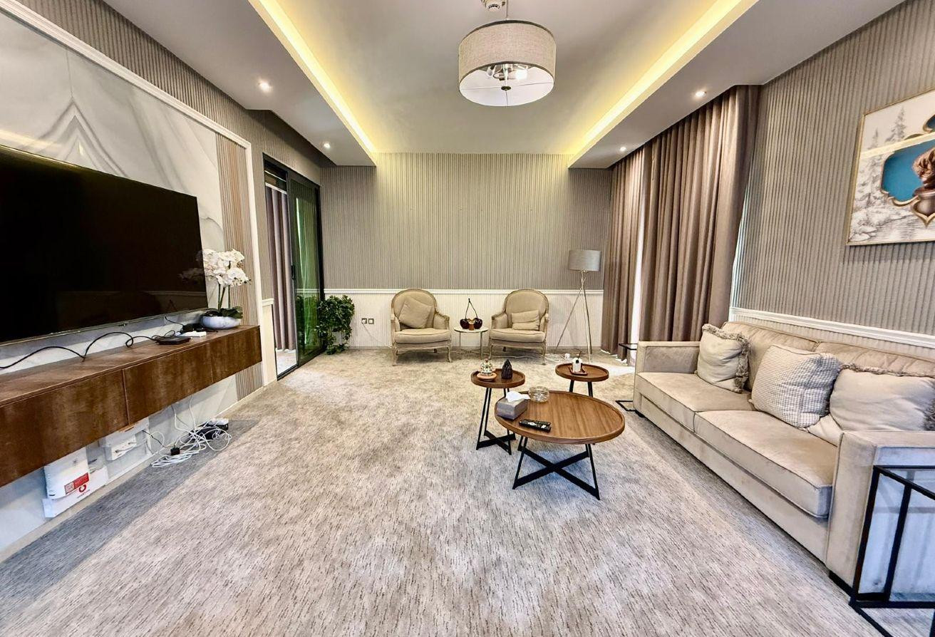 Upgrated one bedroom / new furniture / nice view