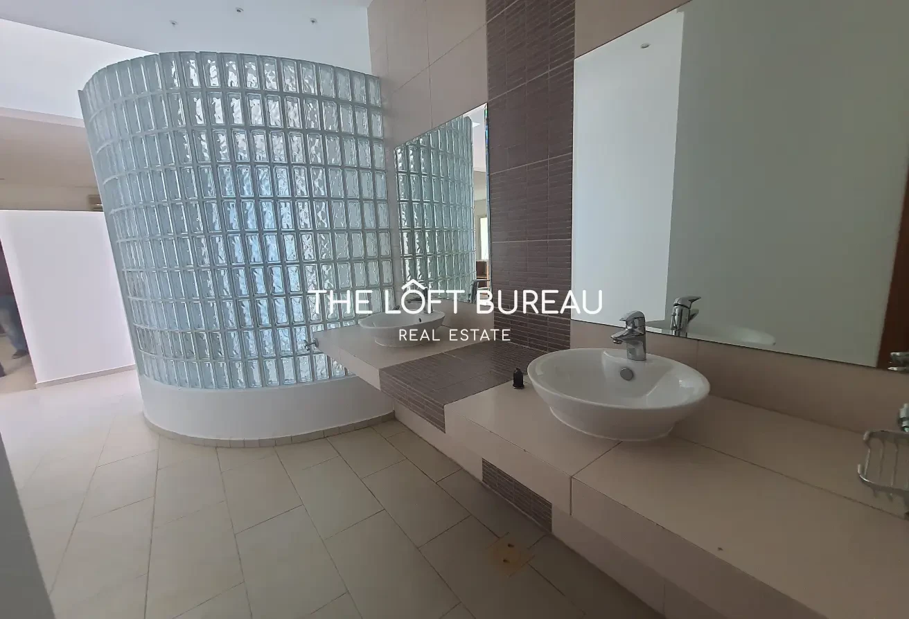 Modern 5BD villa | Private pool | Central location - Villa in Al Dafna