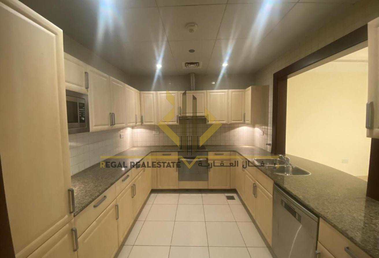 Semi-Furnished 1-Bedroom Apartment in Porto Arabia