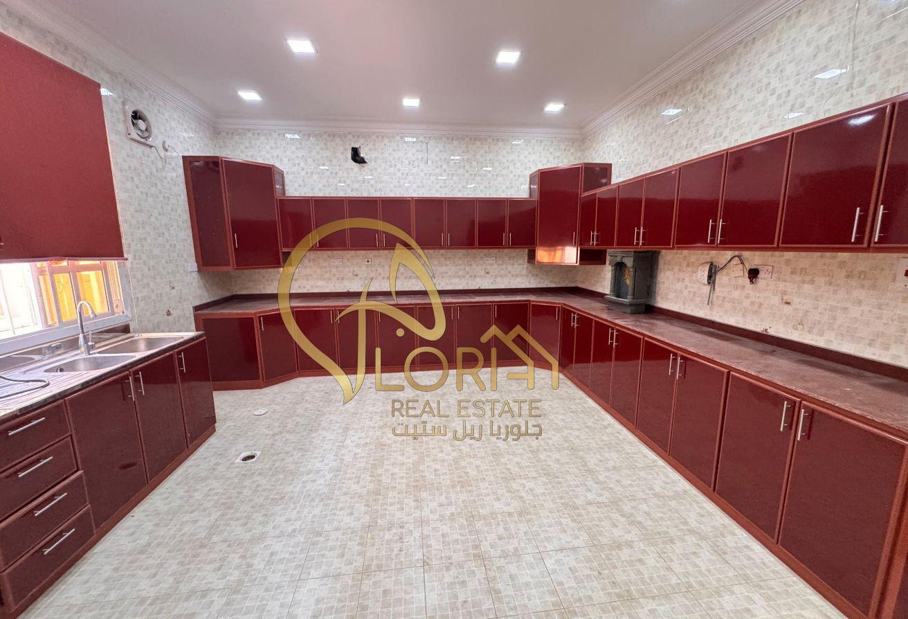 Elegant Family Villa in Prime Onaiza Location|4.9M - Villa in Onaiza Street