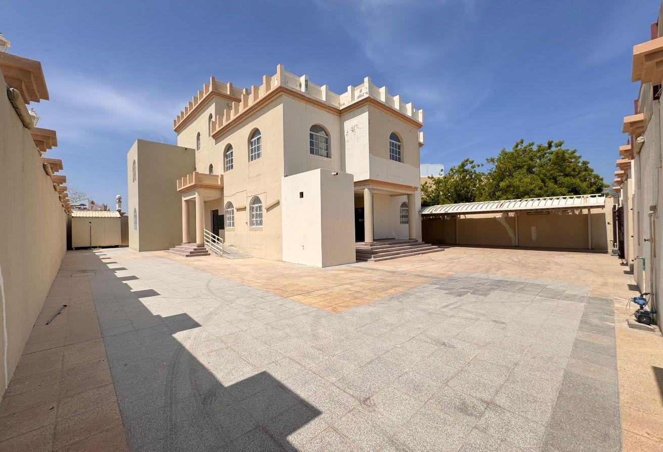 Elegant Family Villa in Prime Onaiza Location|4.9M - Villa in Onaiza Street