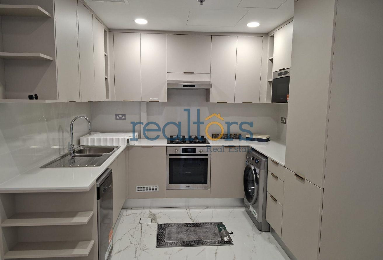 INCULDING BILLS! Elegant 2 bedroom. Great location - Apartment in Tower 6