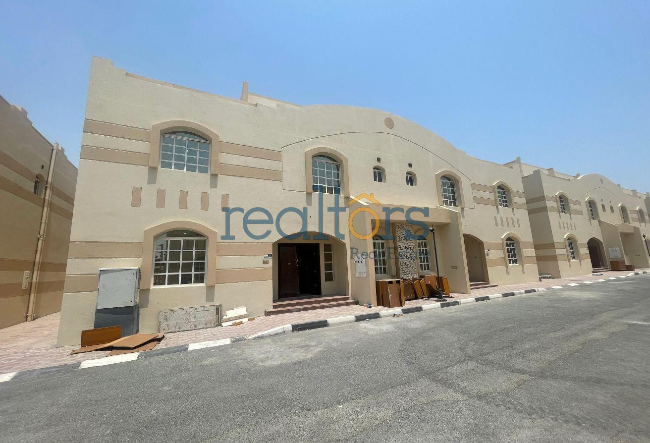 Newly renovated 5 BHK family compound - Compound Villa in Wadi Al Shaheeniya Street