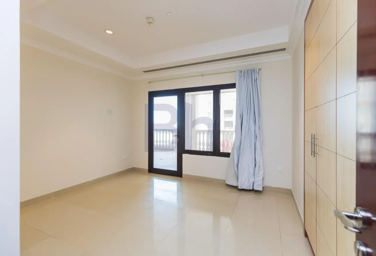 Spacious 2-Bedroom SF + Office in Porto Arabia - Apartment in Doha