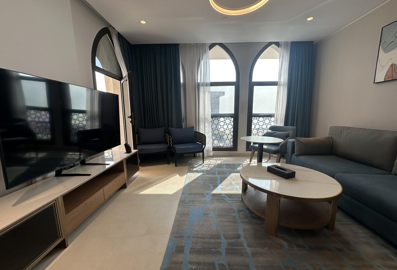 FULLY FURNISHED STUDIO | LA PLAGE - Studio Apartment in Floresta Gardens