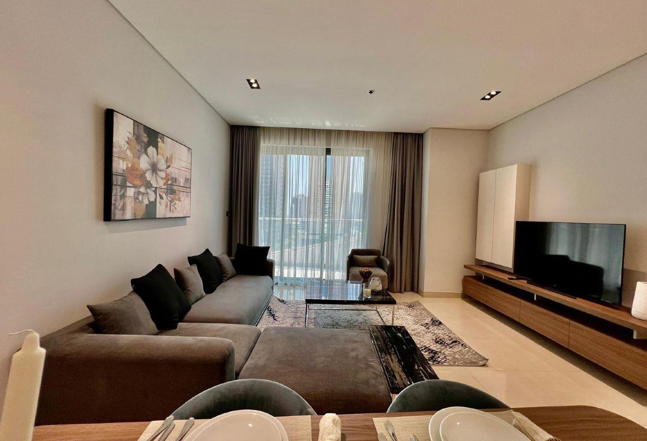 CLEAN AND COSY ONE BEDROOM / BALCONY / NICE VIEW