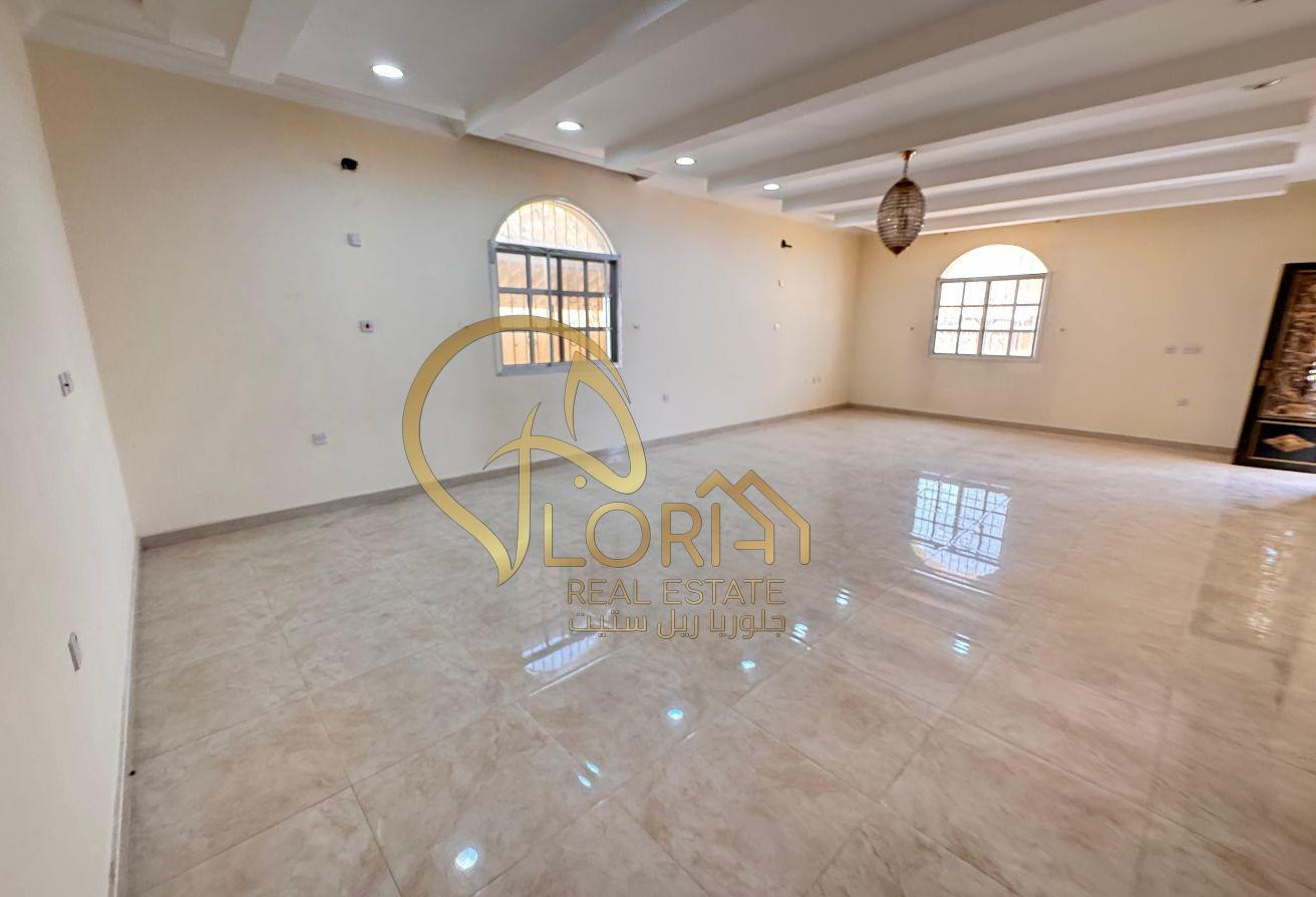 Catchy Price | Corner | Near Embassy | Price Land - Villa in Onaiza Street