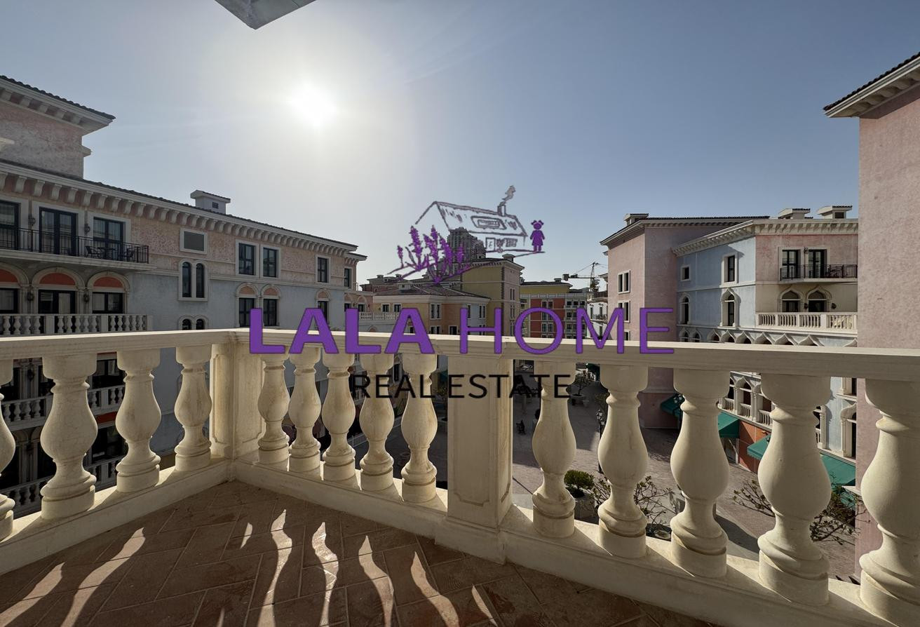 FREE MONTHS • DISCOUNTS • NO FEES • BEACH ACCESS