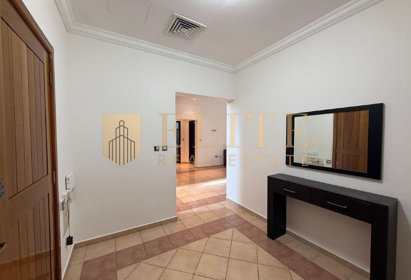 Spacious Villa for Rent Furnished or unfurnished - Compound Villa in Al Hilal West