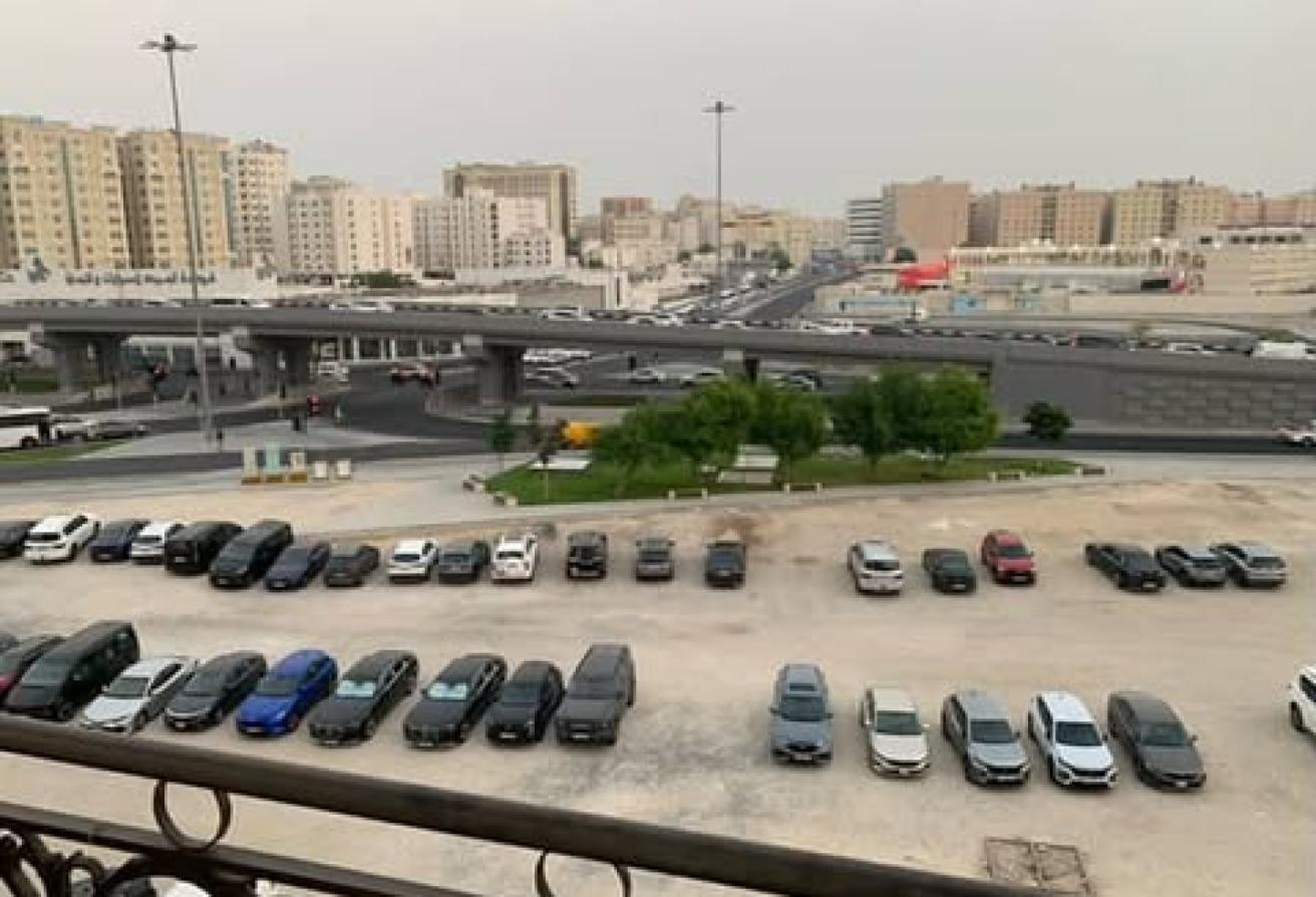 Spacious 3-Bedroom | Balcony | Covered Parking - Apartment in Fereej Bin Mahmoud