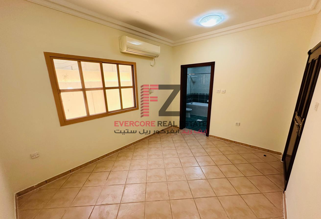 SPACIOUS VILLA | 04 BEDROOMS | AMENITIES - Compound Villa in Old Airport Road
