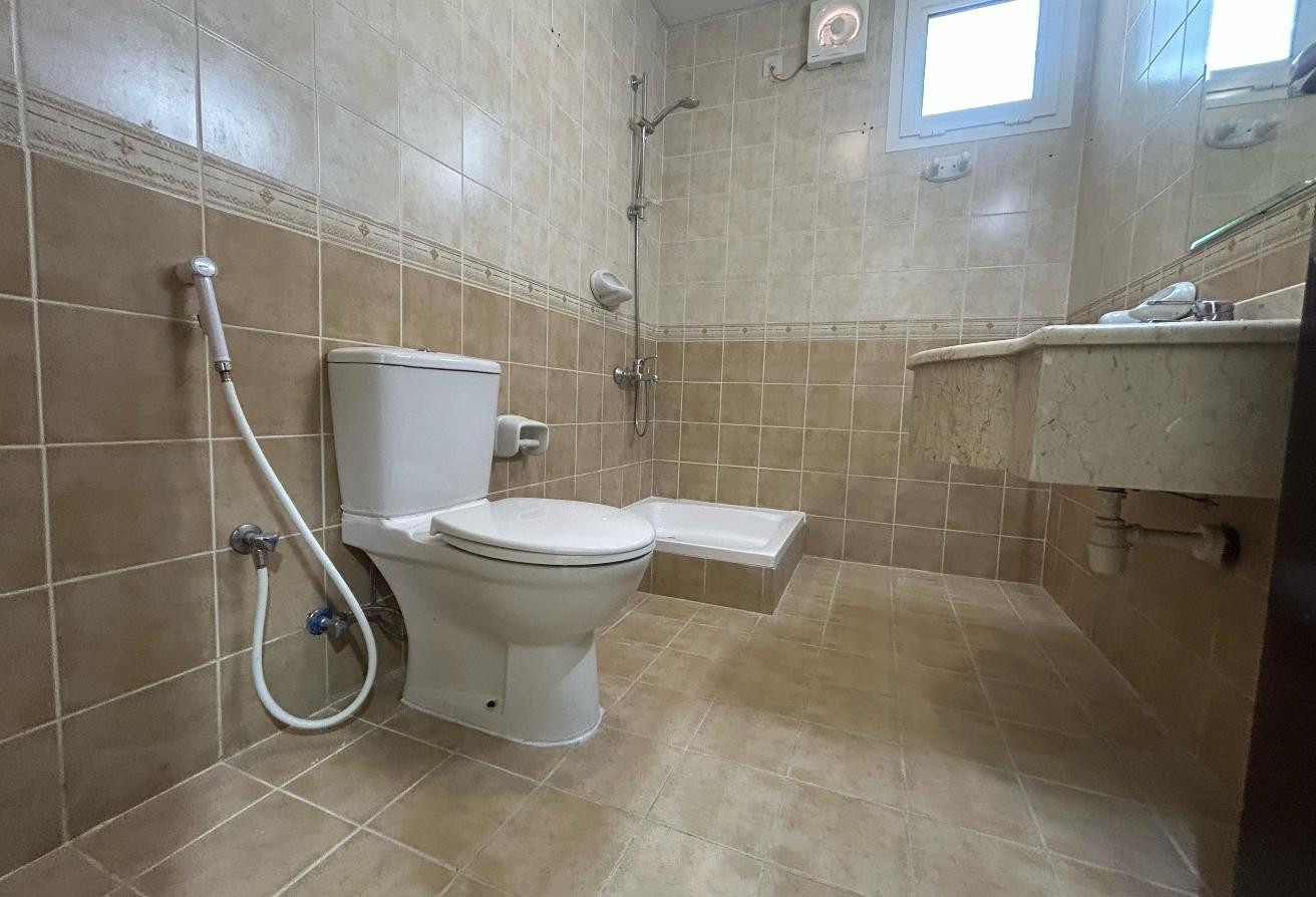 1BHK UNfurnished Apartment located at Old Airport - Apartment in Tadmur Street